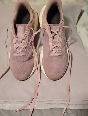 New Balance Women’s Lavender Lace-Up Running Sneakers